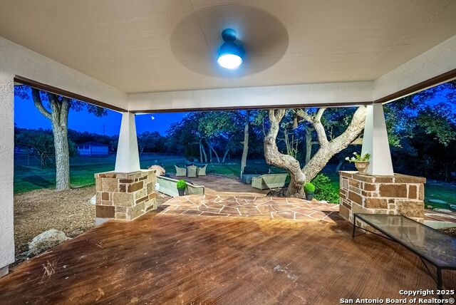 Listing photo id 66 for 1409 Glenwood Loop