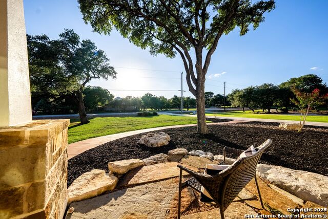 Listing photo id 6 for 1409 Glenwood Loop