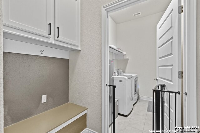 Listing photo id 8 for 423 Bridle Trl