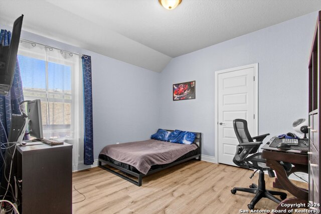 Listing photo id 17 for 423 Bridle Trl