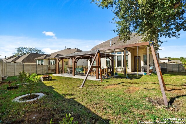 Listing photo id 22 for 423 Bridle Trl