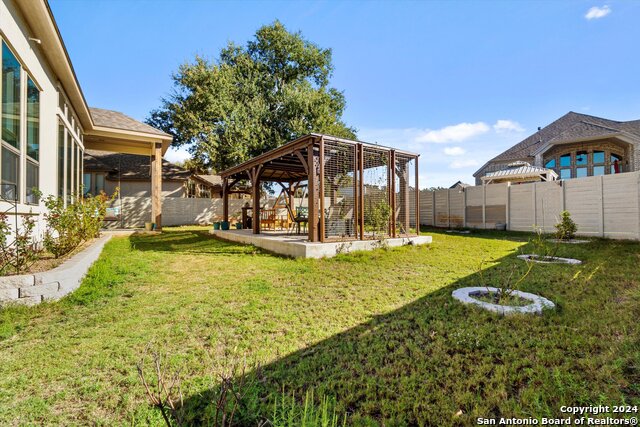 Listing photo id 23 for 423 Bridle Trl