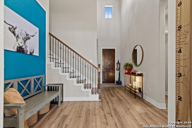Listing photo id 2 for 423 Bridle Trl