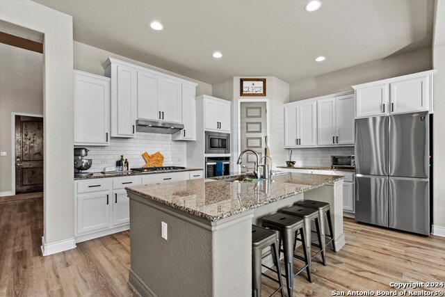 Listing photo id 6 for 423 Bridle Trl