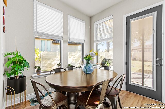 Listing photo id 7 for 423 Bridle Trl