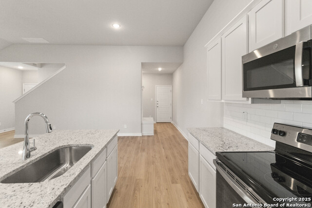 Listing photo id 11 for 445 Cross Barn Blvd
