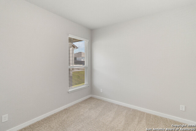 Listing photo id 15 for 445 Cross Barn Blvd