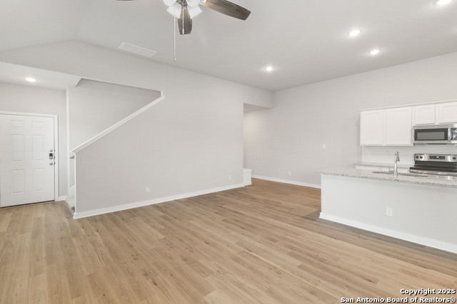 Listing photo id 2 for 445 Cross Barn Blvd