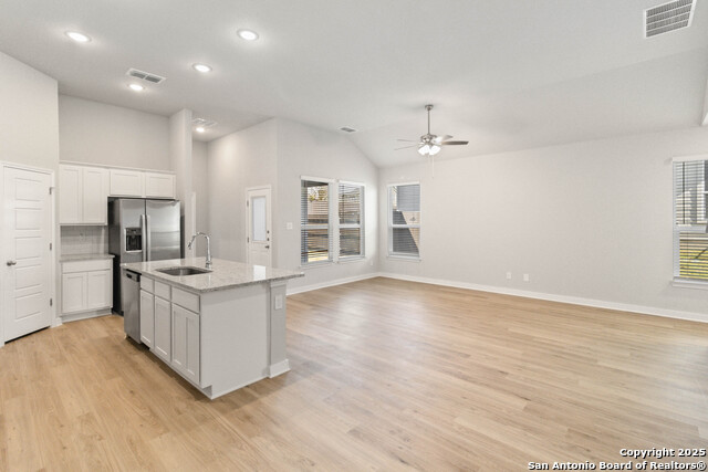 Listing photo id 4 for 445 Cross Barn Blvd
