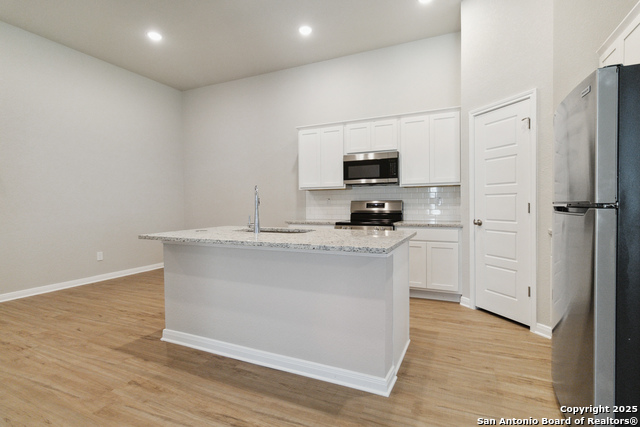 Listing photo id 8 for 414 Cross Barn Blvd