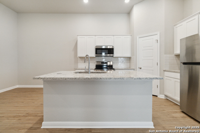 Listing photo id 9 for 414 Cross Barn Blvd