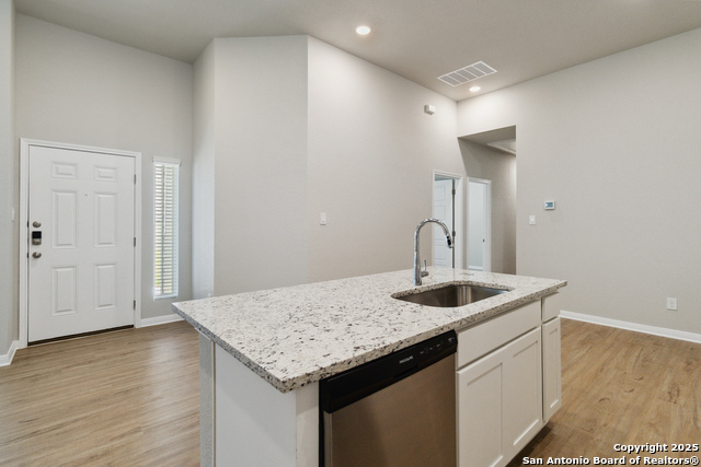 Listing photo id 14 for 414 Cross Barn Blvd
