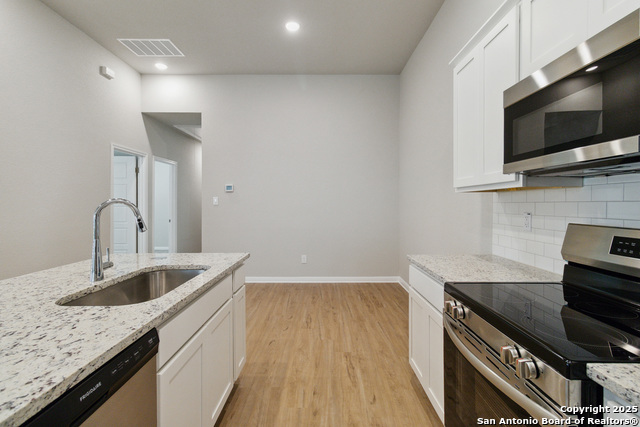 Listing photo id 15 for 414 Cross Barn Blvd