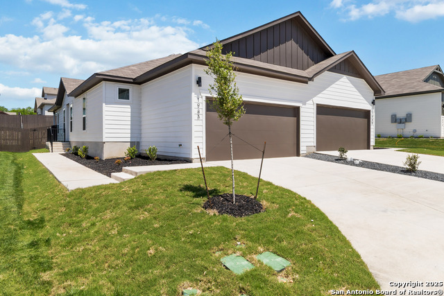 Listing photo id 1 for 414 Cross Barn Blvd