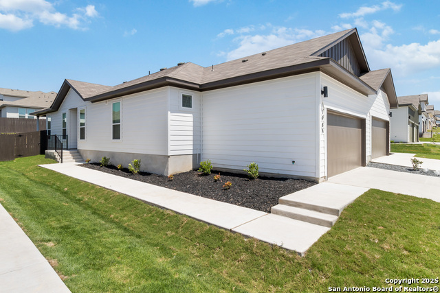 Listing photo id 2 for 414 Cross Barn Blvd