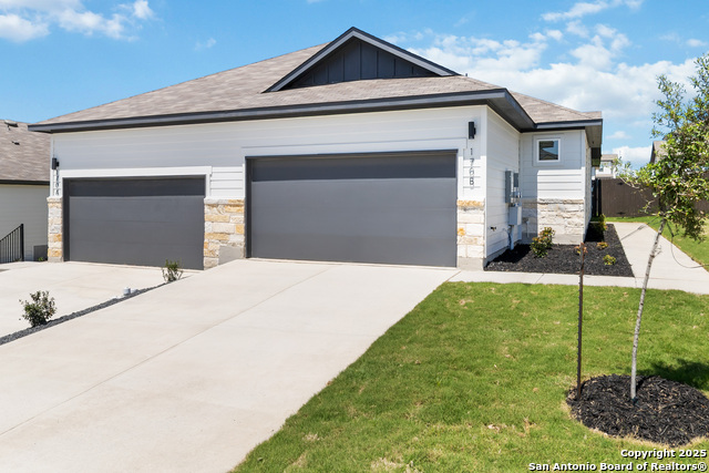 Listing photo id 3 for 414 Cross Barn Blvd