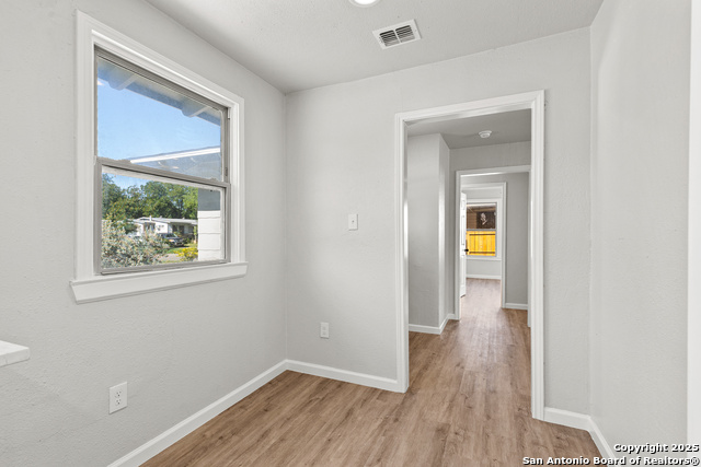Image 7 of 26 For 2630 Kings Hwy W