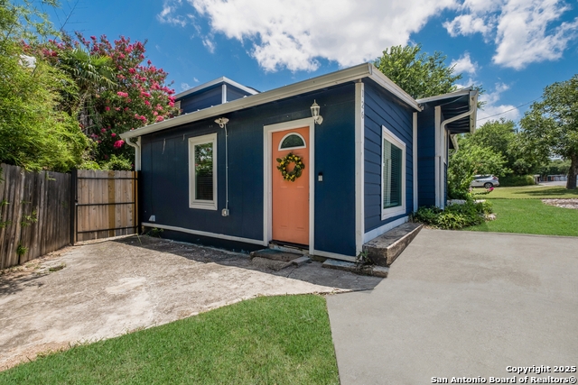 Image 3 of 28 For 126 Zachry  
