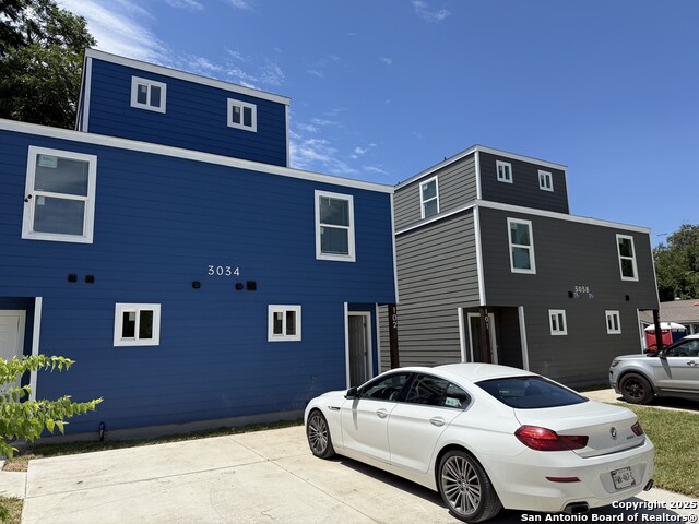 Listing photo id 1 for 3038 Salinas