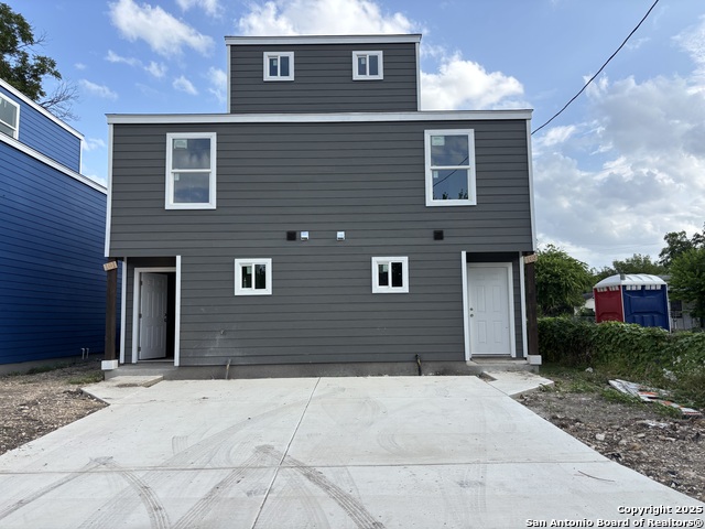 Listing photo id 2 for 3038 Salinas
