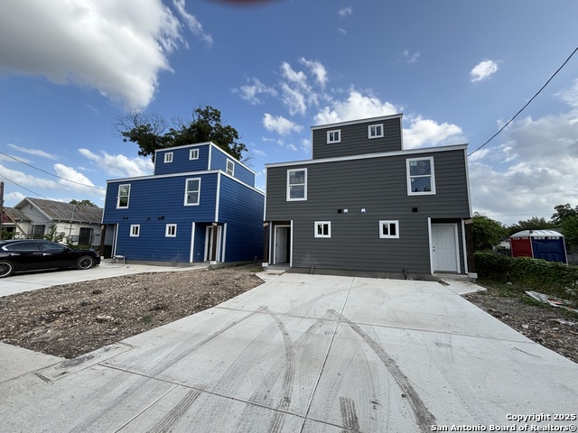 Listing photo id 3 for 3038 Salinas
