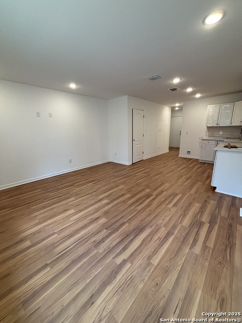 Listing photo id 4 for 3038 Salinas