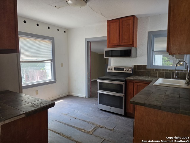 Image 8 of 12 For 629 Westwood