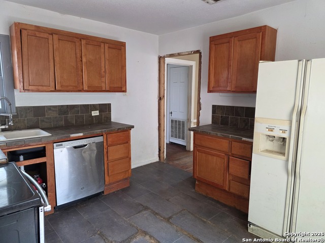 Image 9 of 12 For 629 Westwood