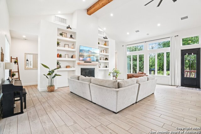 Image 7 of 43 For 11260 Beverly Hills