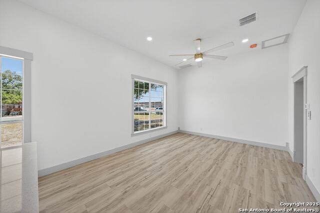 Listing photo id 9 for 904 17th  