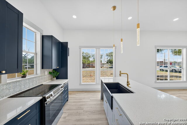 Listing photo id 12 for 904 17th  