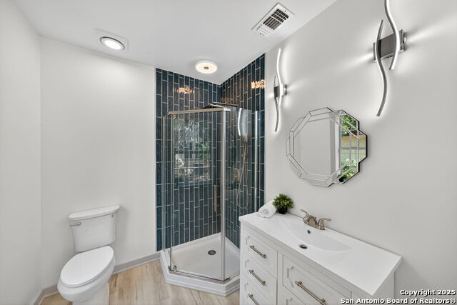 Listing photo id 16 for 904 17th  