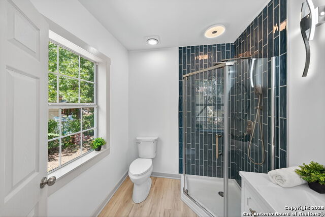 Listing photo id 17 for 904 17th  
