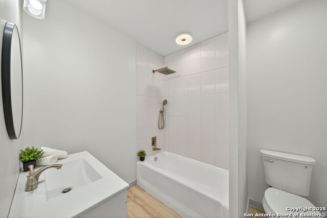 Listing photo id 19 for 904 17th  