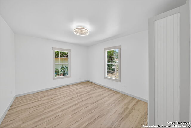 Listing photo id 20 for 904 17th  