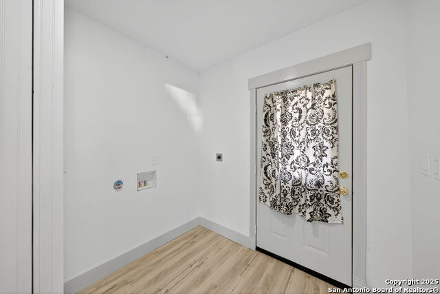 Listing photo id 24 for 904 17th  