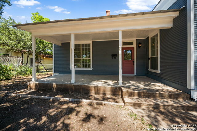 Listing photo id 3 for 904 17th  