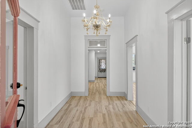 Listing photo id 4 for 904 17th  
