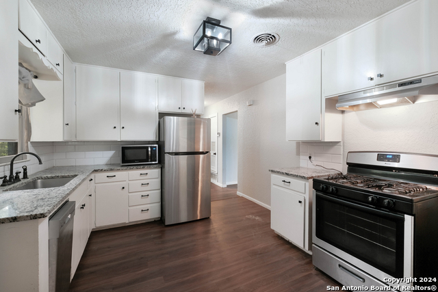Image 10 of 28 For 323 Craigmont Ln