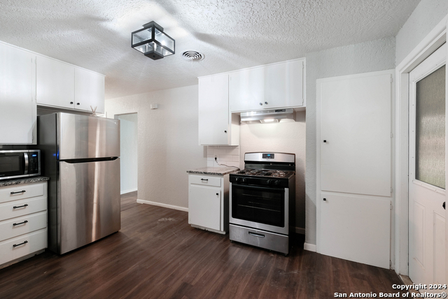 Image 11 of 28 For 323 Craigmont Ln