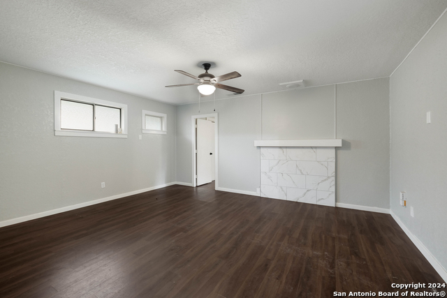 Image 13 of 28 For 323 Craigmont Ln