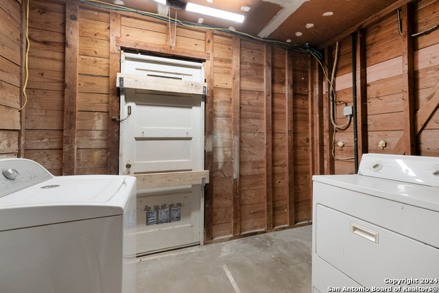 Image 15 of 28 For 323 Craigmont Ln