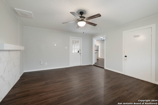Image 16 of 28 For 323 Craigmont Ln