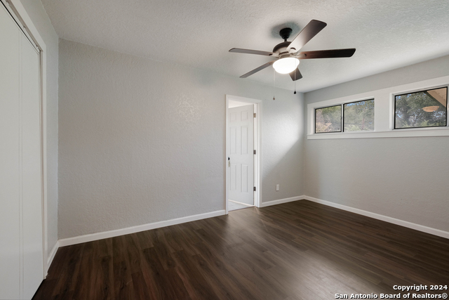 Image 18 of 28 For 323 Craigmont Ln