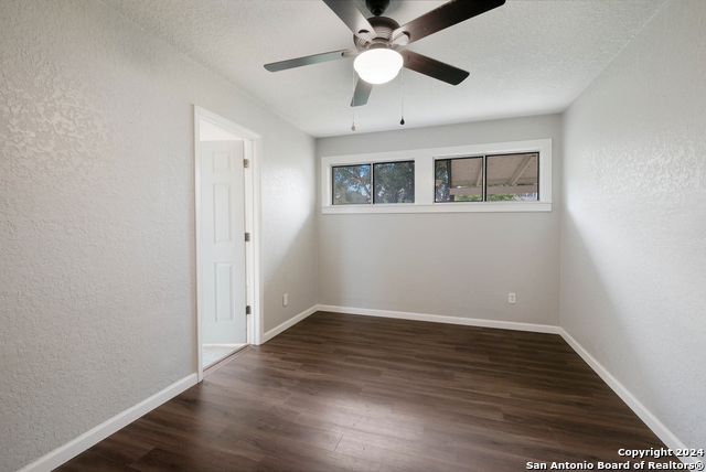 Image 19 of 28 For 323 Craigmont Ln