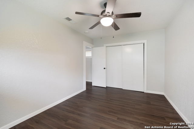 Image 20 of 28 For 323 Craigmont Ln