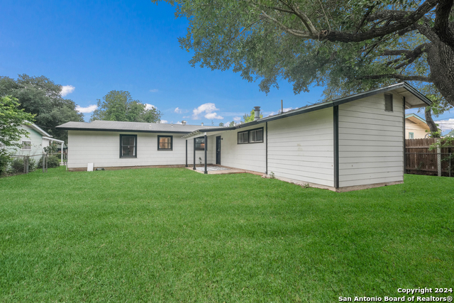 Image 25 of 28 For 323 Craigmont Ln