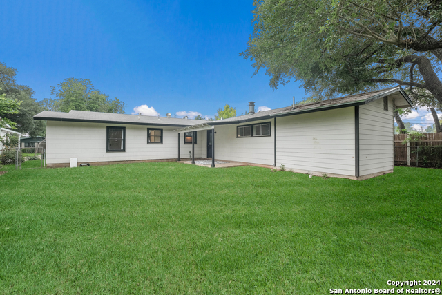 Image 26 of 28 For 323 Craigmont Ln
