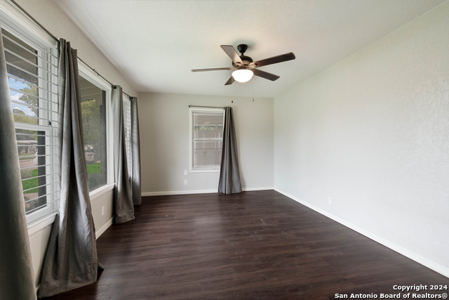 Image 4 of 28 For 323 Craigmont Ln