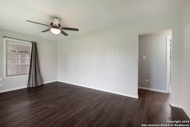 Image 5 of 28 For 323 Craigmont Ln